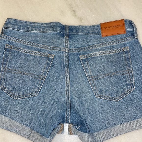 Lucky Brand. Excellent preowned condition. blue jeans shorts size 6/28. - Picture 5 of 10